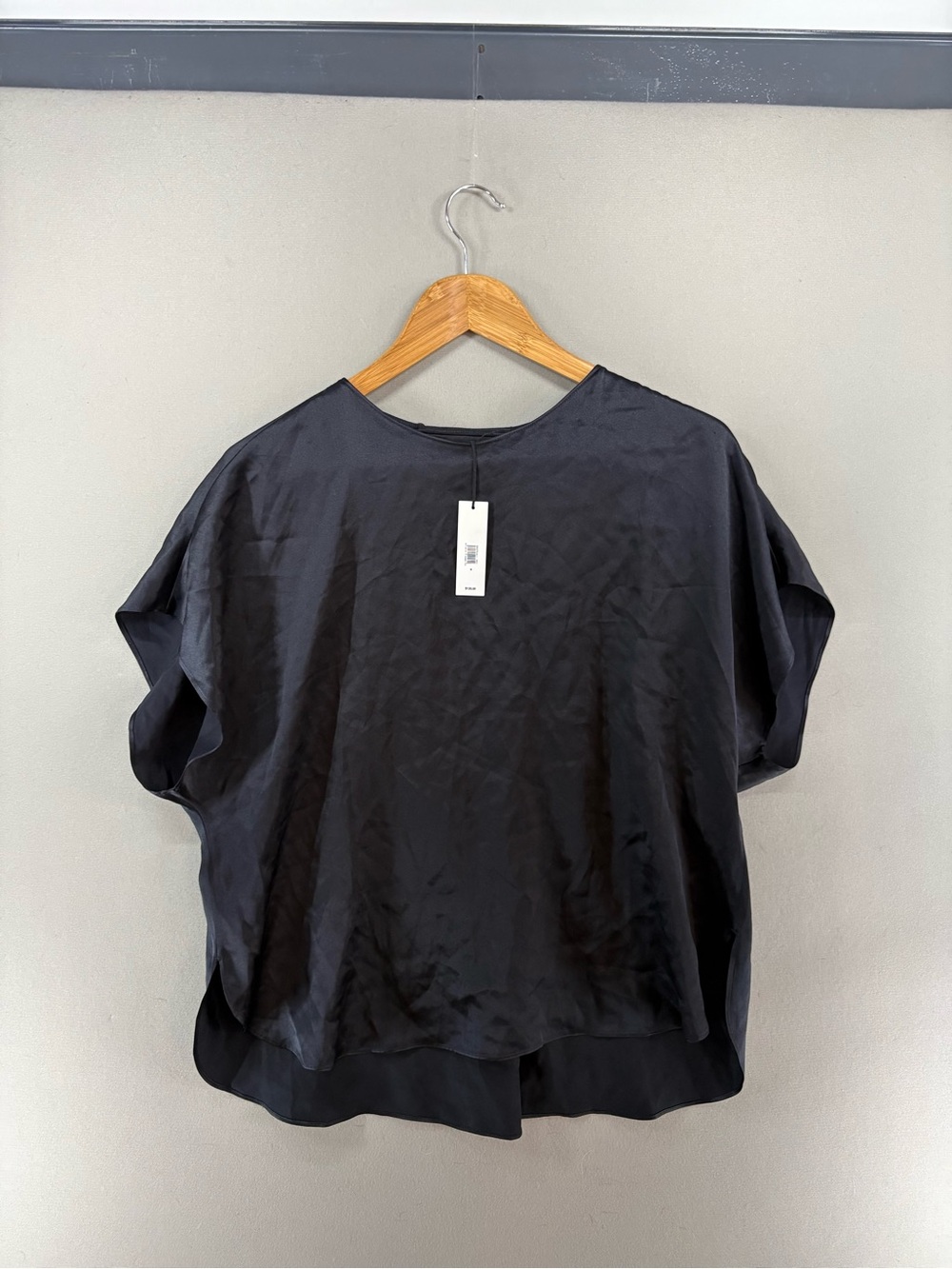 New Banana Republic Women  100% Silk Relaxed Blouse Top Black Size Small $120